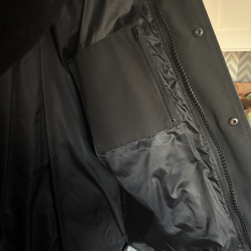 Canada Goose Carson Parka with Fur Trim - Black Label - Picture 12 of 13
